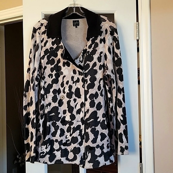 Zozo Jackets & Blazers - Zozo‎ Animal print jacket